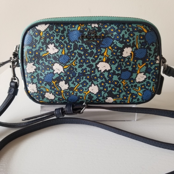 Coach Handbags - Coach Yankee Floral Crossbody Bag